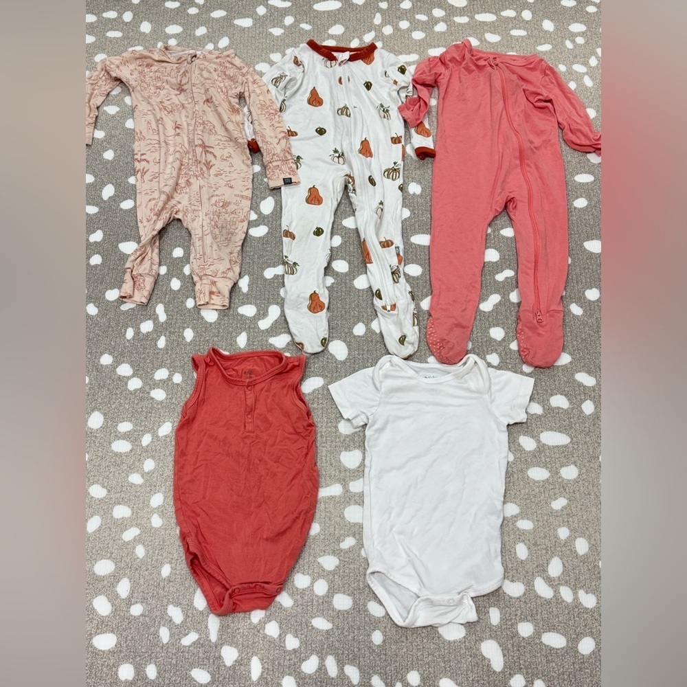 Lot of 5 Kyte Baby bamboo onesie zippy footies neutral coral squash unisex solid